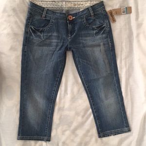 DNKY JEANS The Skin I’m In Denim Capri 9 NWT